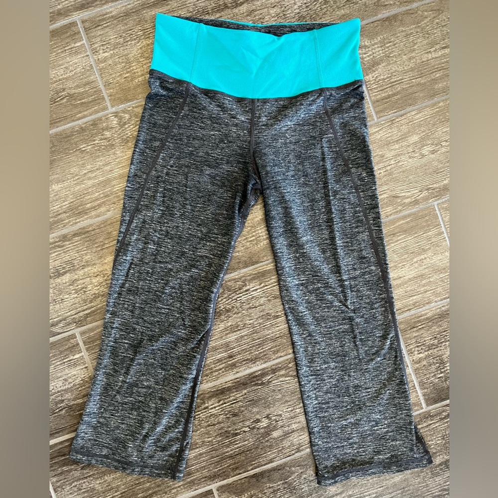 Lululemon Cropped Capri Pants